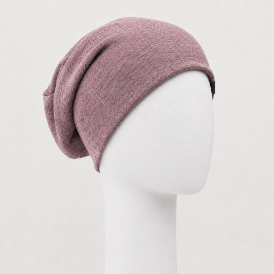 Bonnet chimio en tricot mauve Sibelle sur fond blanc