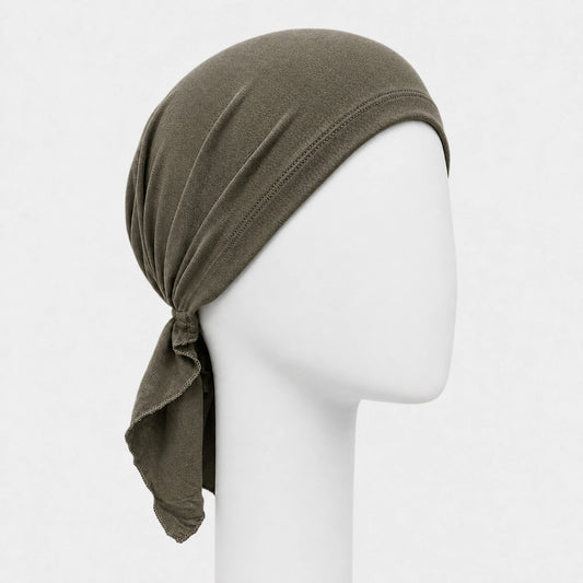 Foulard prénoué Sibelle en bambou vert sur fond blanc