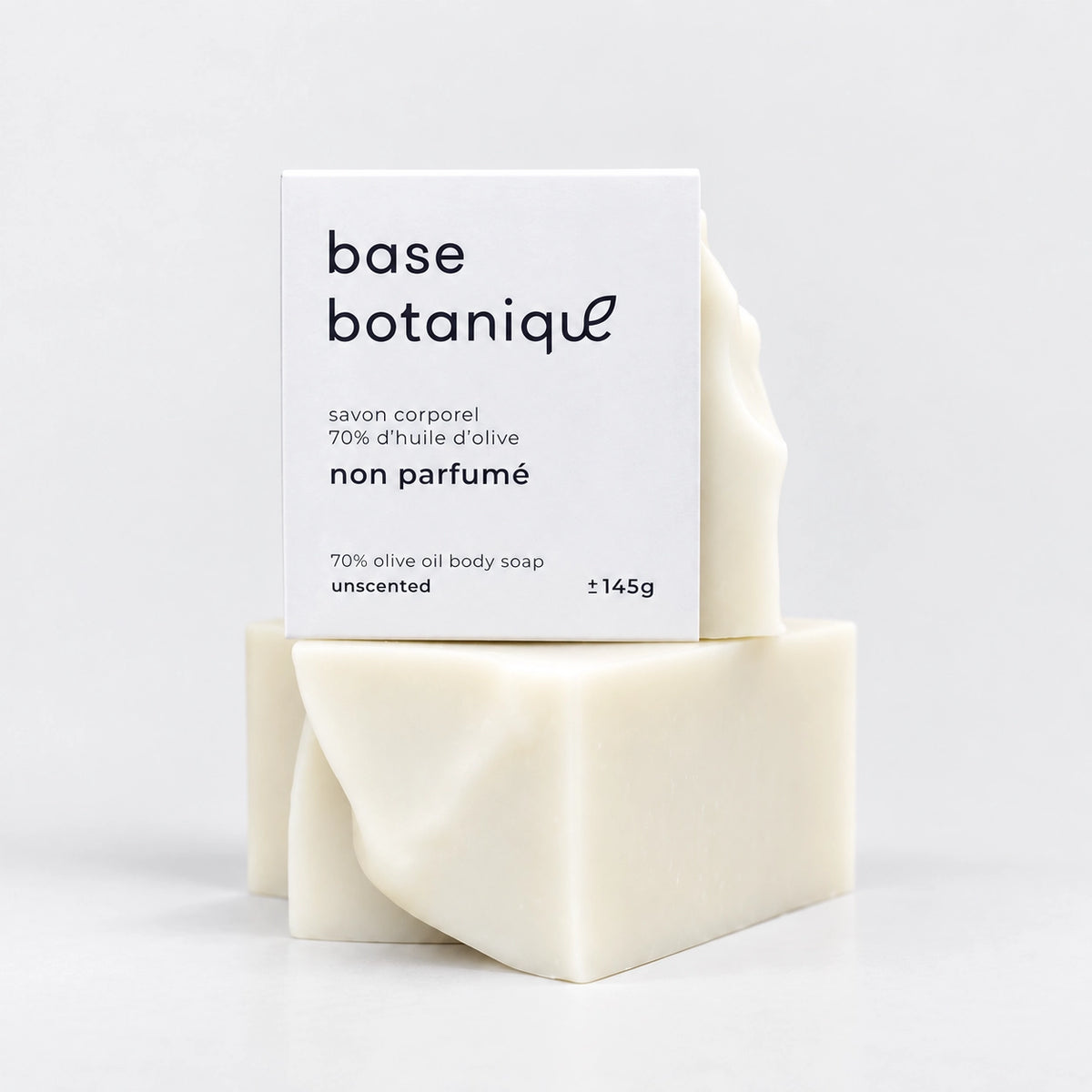 Savon à l'huile d'olive non parfumé Base Botanique sur fond blanc