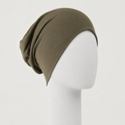 Bonnet chimio classique en bambou vert Sibelle sur fond blanc