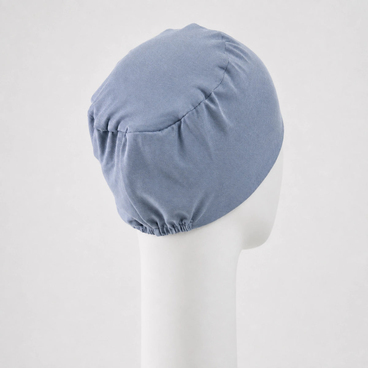 Bonnet confort en bambou bleu Sibelle sur fond blanc vue élastique