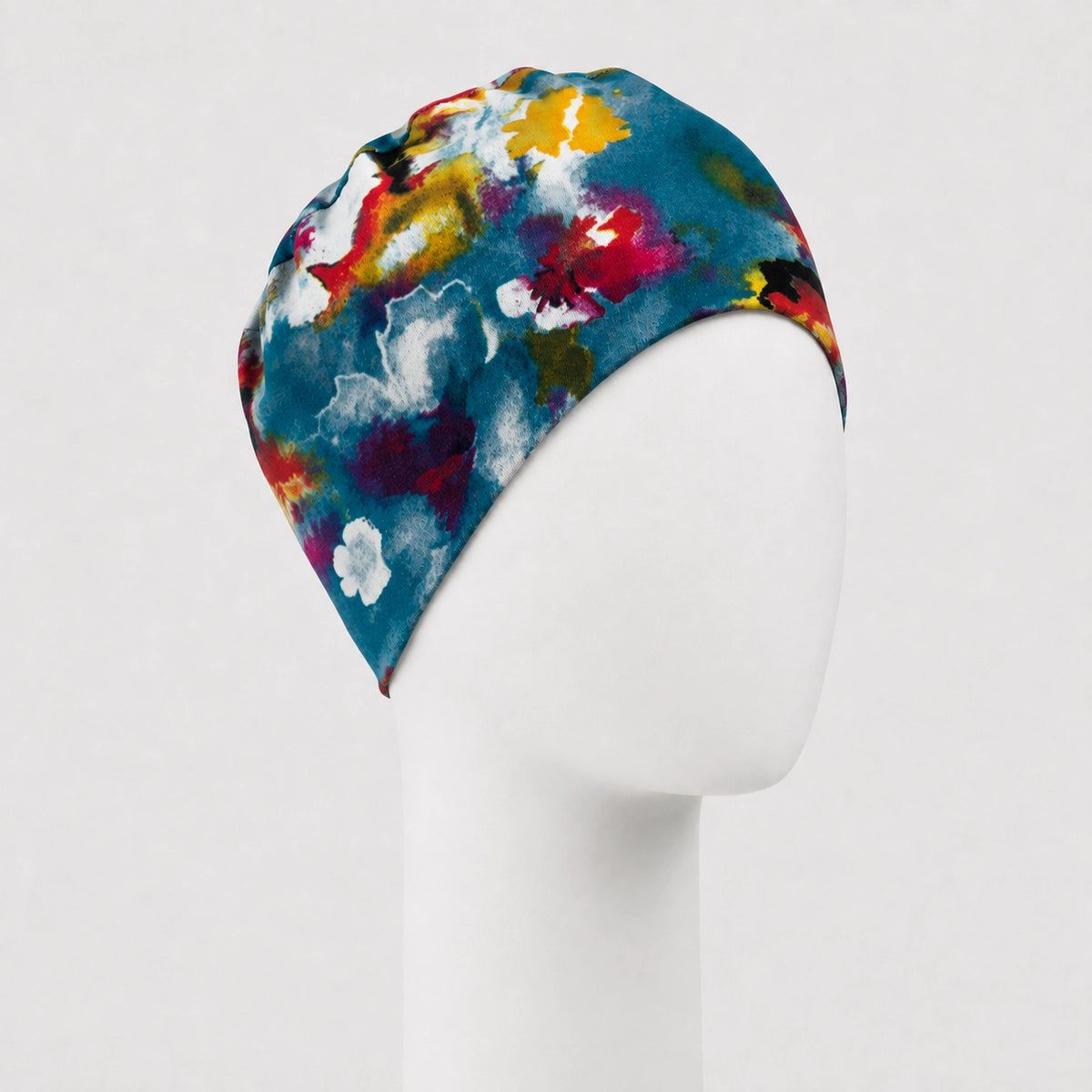 Bonnet confort fleurs bleues Sibelle sur fond blanc