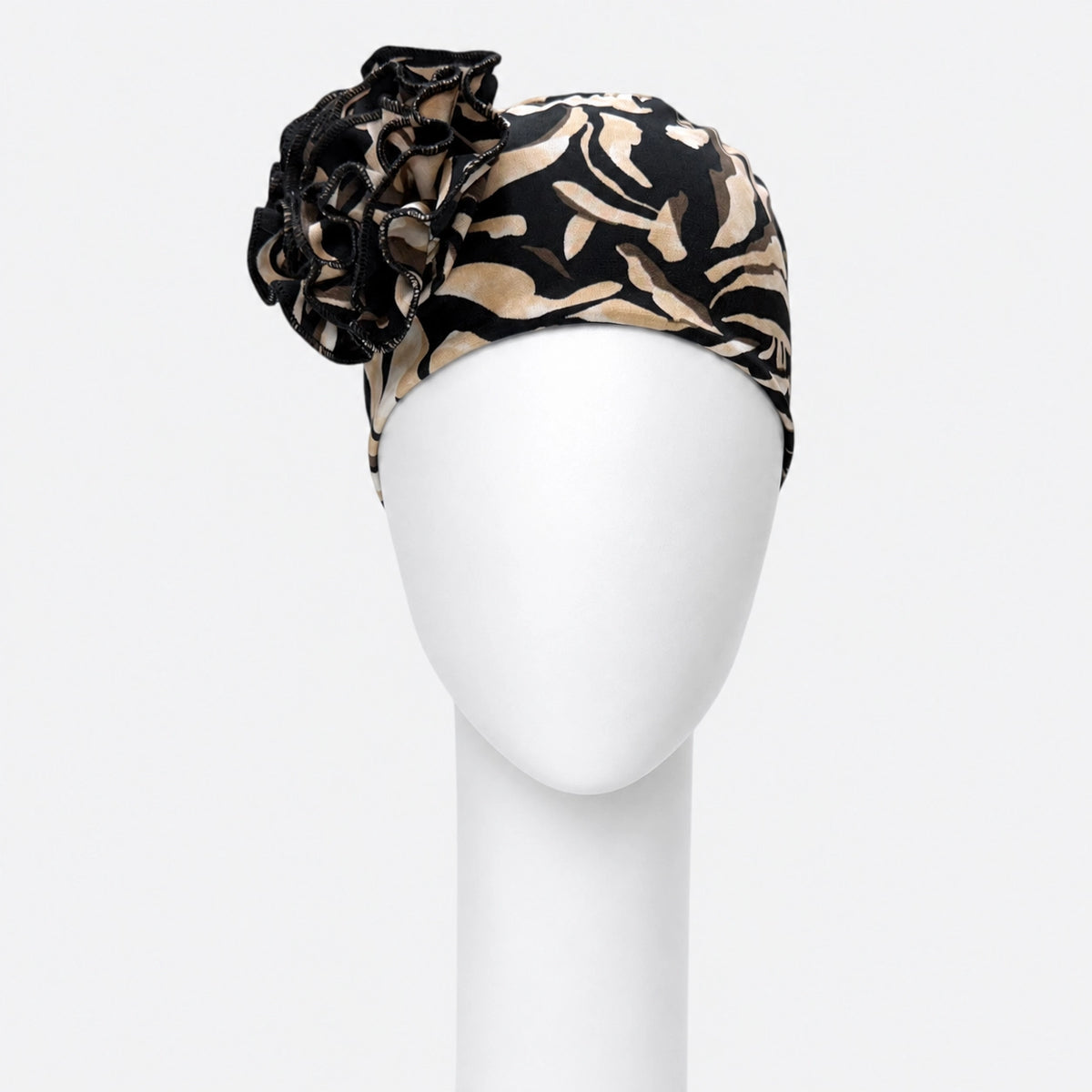 Bonnet flora Sibelle brazil noir sur fond blanc vue de face