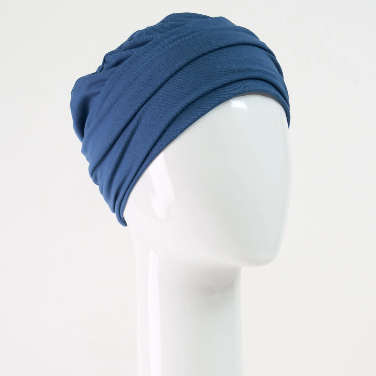 Bonnet twist en bambou bleu capitaine Sibelle sur fond blanc