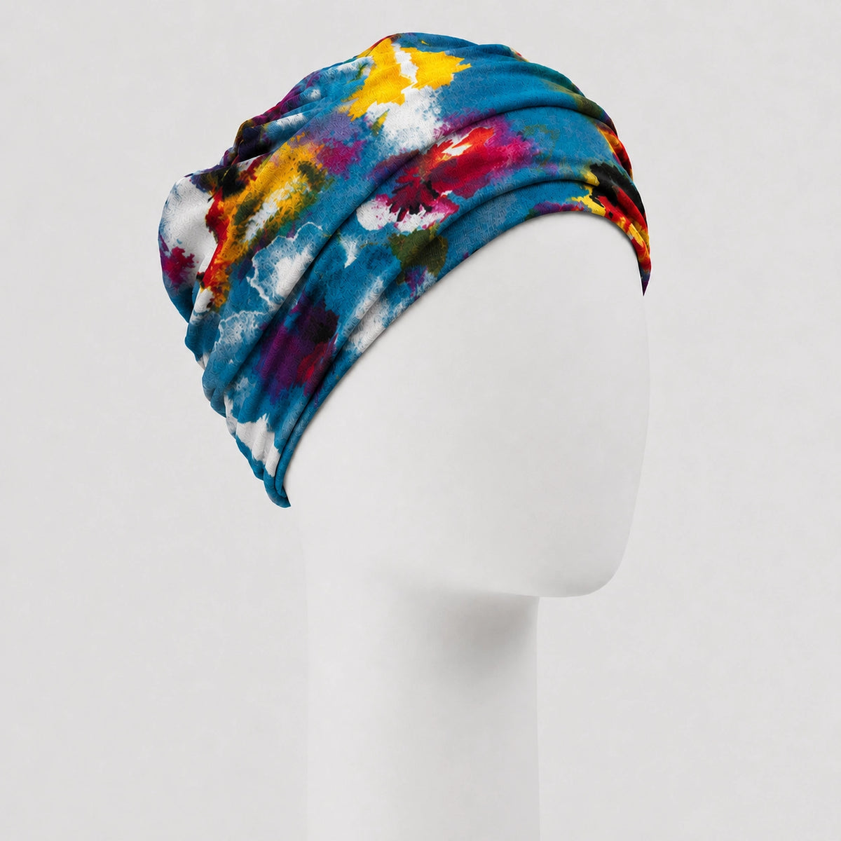 Bonnet twist fleurs bleues Sibelle sur fond blanc 