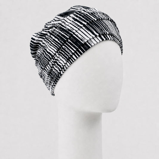 Bonnet twist zèbre Sibelle sur fond blanc 