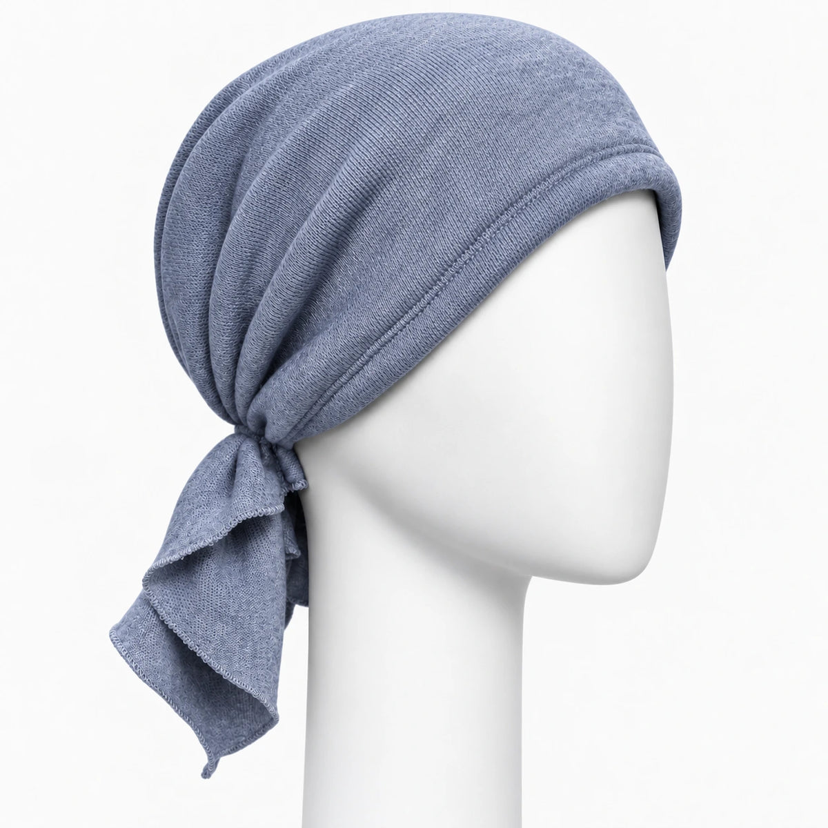 Foulard prénoué en tricot bleu Sibelle  sur fond blanc