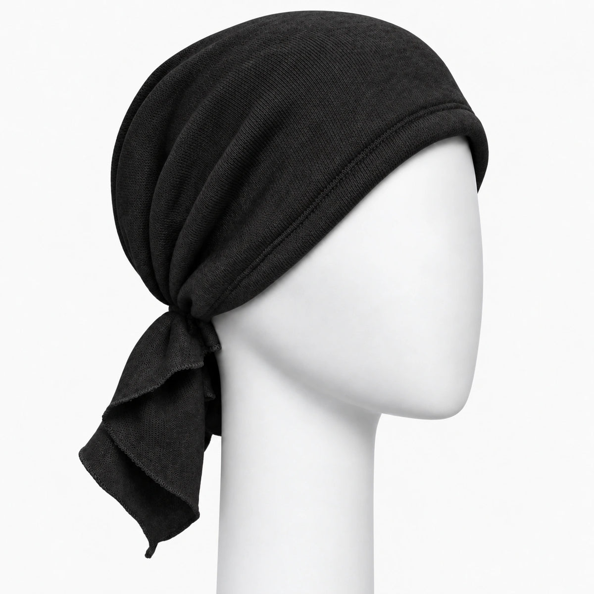 Foulard prénoué en tricot noir Sibelle sur fond blanc