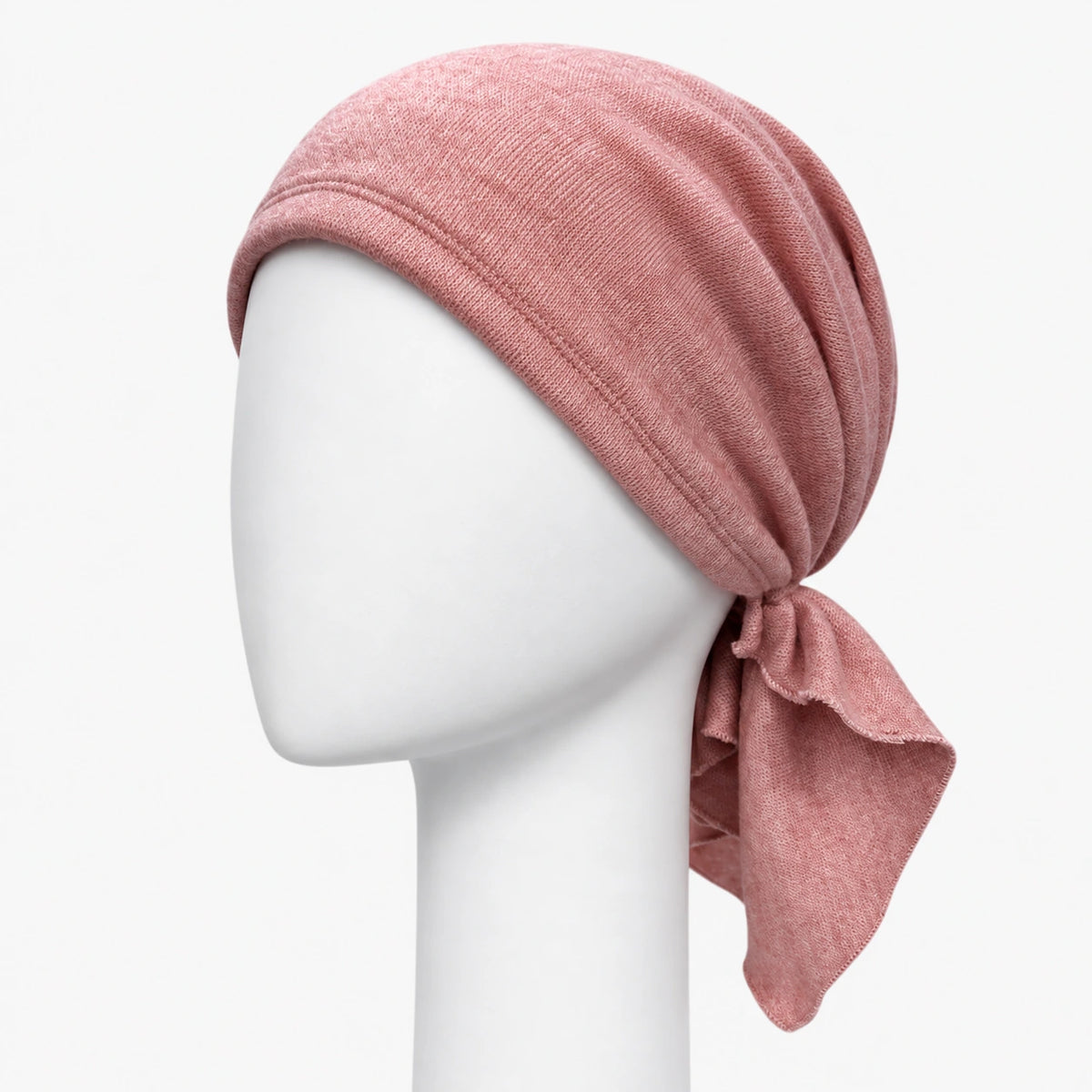 Foulard prénoué en tricot rose Sibelle. Vue côté gauche sur fond blanc