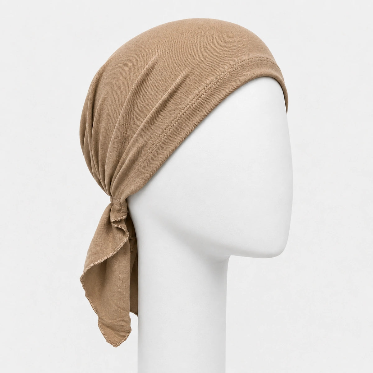 Foulard prénoué Sibelle en bambou sable sur fond blanc