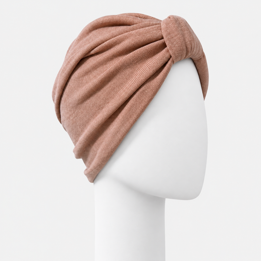 Turban urbain en tricot rose Sibelle sur fond blanc