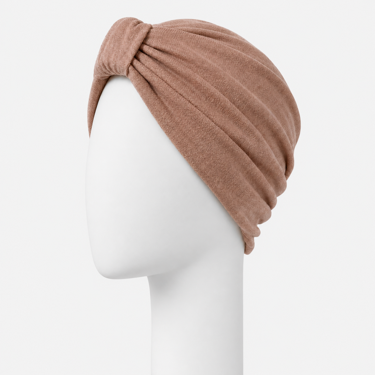 Turban urbain en tricot rose Sibelle sur fond blanc vue côté gauche