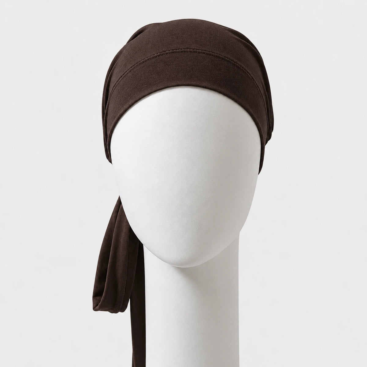 Foulard à corde en bambou brun Sibelle sur fond blanc