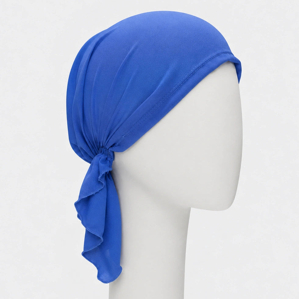 Foulard prénoué en chiffon saphire Sibelle sur fond blanc